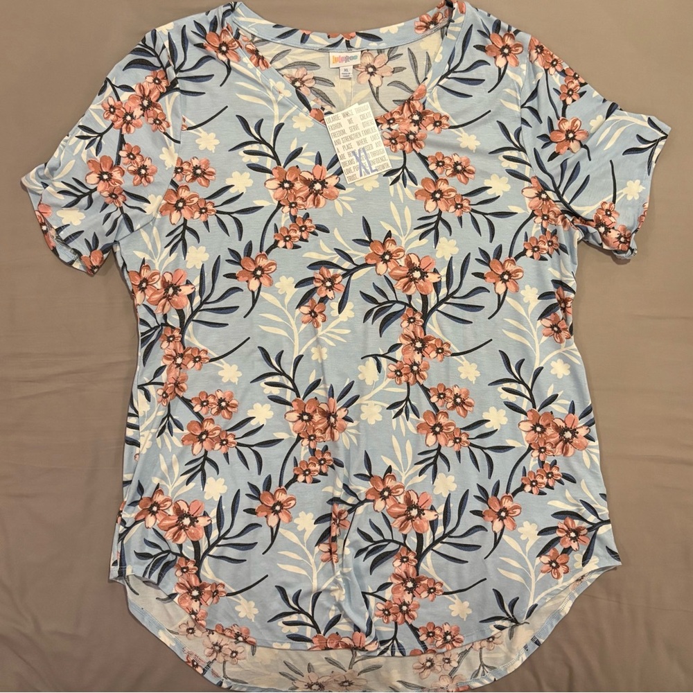 NWT LuLaRoe Iris Top - XL